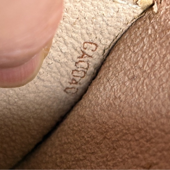 Auth LOUIS VUITTON Monogram Pochette Cosmetic PM Cosmetic Pouch - Picture 2 of 14